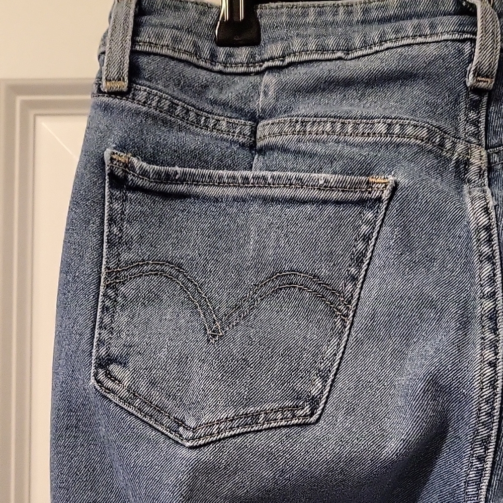 Levi's Light Blue Ankle Jeans - Picture 5 of 9